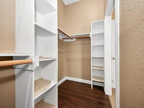 204 Audubon Woods Ct in Richwood, TX - Building Photo - Building Photo