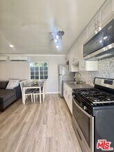 18002 Collins St in Los Angeles, CA - Building Photo - Building Photo