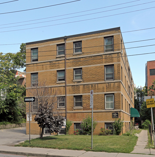 Castle Apartments Ltd in Hamilton, ON - Building Photo - Building Photo