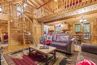 3202 Barry View Way in Pigeon Forge, TN - Building Photo - Building Photo
