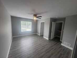 237 W Lester St in Williamsville, IL - Building Photo - Building Photo