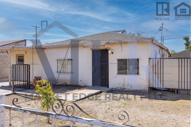 property at 1816 N 37th Dr