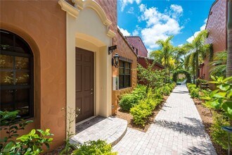 8953 Malibu St in Naples, FL - Foto de edificio - Building Photo