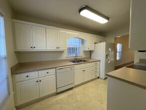 138 W Middlebury Ln SW in Aiken, SC - Building Photo - Building Photo