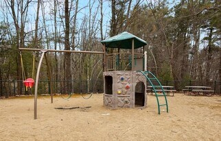 651 Brookside Dr, Unit 2 in Andover, MA - Building Photo