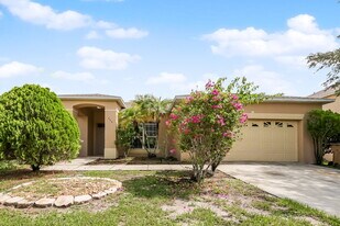 556 Pinehurst Cove in Kissimmee, FL - Building Photo
