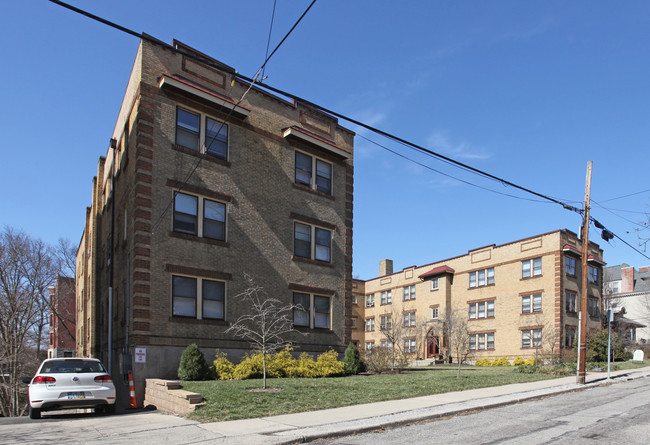 2401 Salutaris Ave in Cincinnati, OH - Foto de edificio - Building Photo