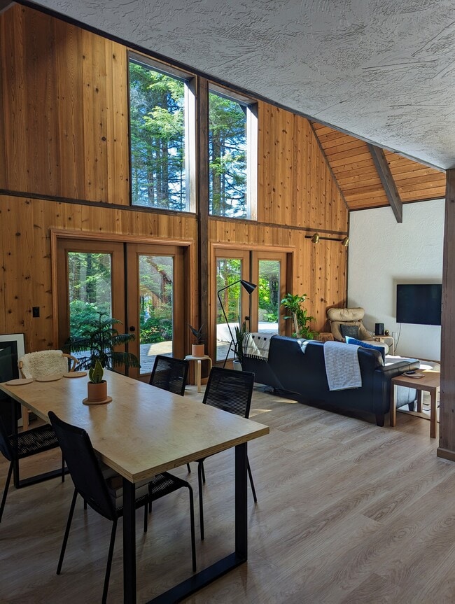 16520 Glacier Hwy in Juneau, AK - Building Photo - Building Photo