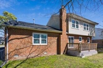 226 Woodbury Forrest Dr in Hampton, VA - Building Photo - Building Photo