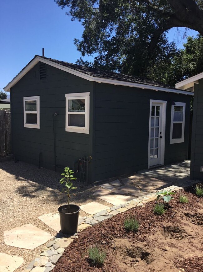 256 N Alvarado St, Unit Studio in Ojai, CA - Building Photo - Building Photo
