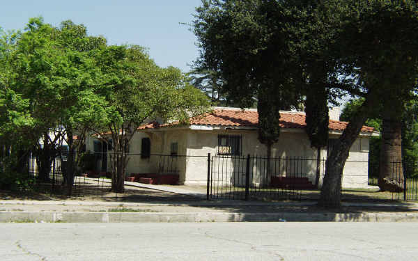 728 W 7th St in San Bernardino, CA - Foto de edificio - Building Photo