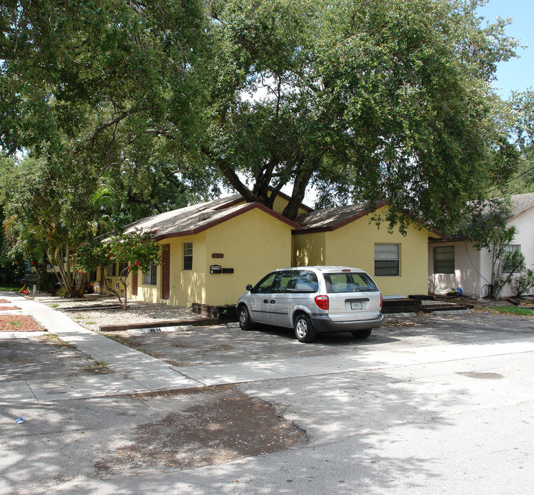 1750-1760 SW 21st St in Fort Lauderdale, FL - Building Photo