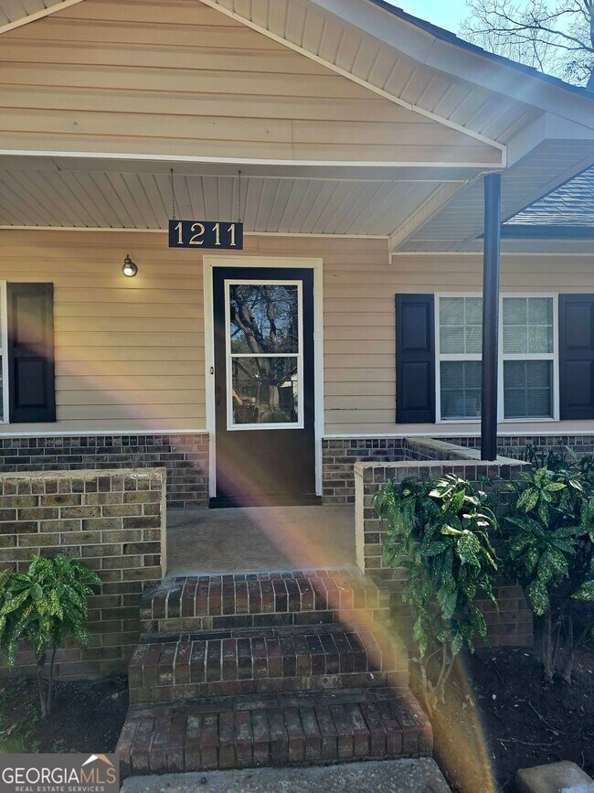 1211 Lake Dr in Jonesboro, GA - Building Photo - Building Photo