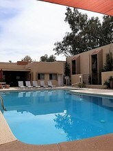 Broadway Proper in Tucson, AZ - Foto de edificio - Building Photo