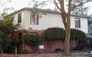 2512 O St in Sacramento, CA - Foto de edificio - Building Photo