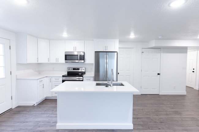 property at 4927 N Brandon Park Dr