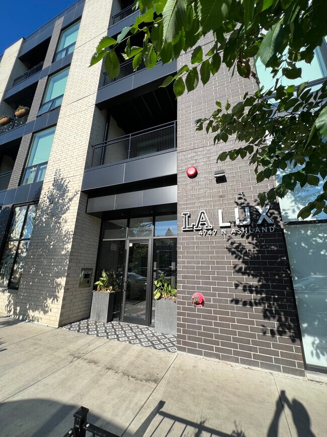 4748 N Ashland Ave Rentals in Chicago, IL