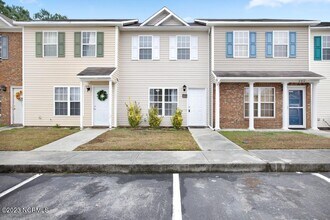 204 Pinegrove Ct in Jacksonville, NC - Building Photo - Building Photo