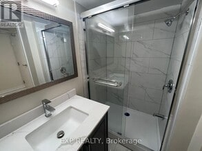 938 Wrenwood Dr in Oshawa, ON - Building Photo - Building Photo