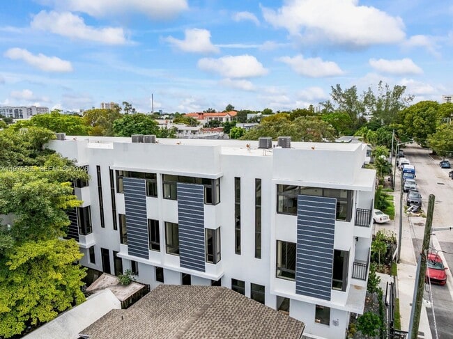 526 SW 2nd St in Miami, FL - Building Photo - Building Photo