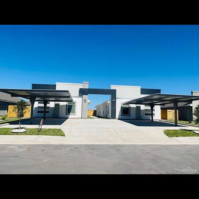 1721 W Sumitt Dr in Pharr, TX - Building Photo - Building Photo