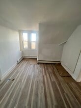 103 Walnut St, Unit 3rd floor in Waterbury, CT - Building Photo - Building Photo