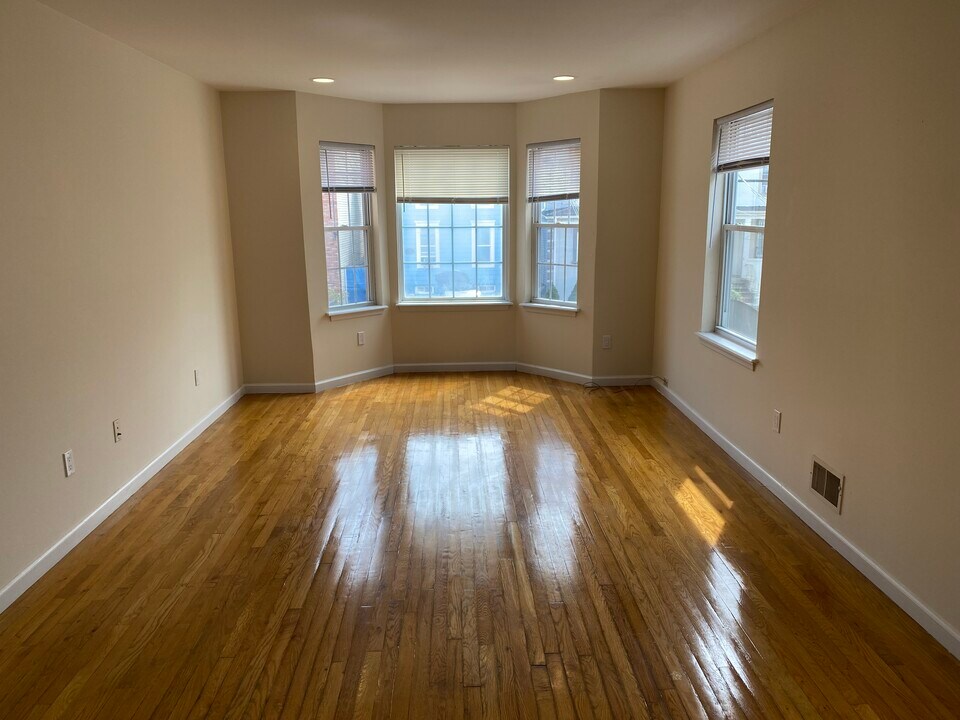 54 Belmont Ave, Unit 54 Belmont Ave. #2 in Jersey City, NJ - Building Photo