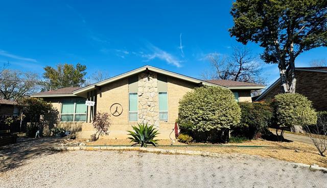 property at 2615 Gladiolus Ln