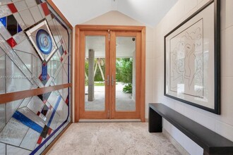 5305 SW 62nd Ave in Miami, FL - Building Photo - Building Photo