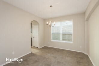 5010 Naples Grove Ln in Rosharon, TX - Foto de edificio - Building Photo