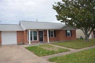 2806 Pine St in Galveston, TX - Building Photo
