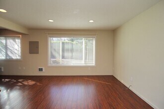 4232-4232 SE Cesar Estrada Chavez Blvd in Portland, OR - Building Photo - Building Photo