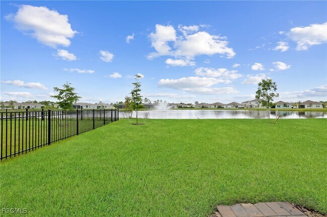 2621 Table Coral Trl in North Fort Myers, FL - Building Photo - Building Photo