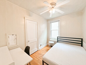 5727 Phillips Ave, Unit FL1 in Pittsburgh, PA - Foto de edificio - Building Photo