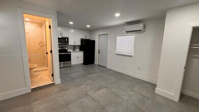 1933 Washington St in Hollywood, FL - Building Photo - Building Photo