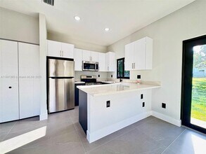 1005 SW 25th Ave in Fort Lauderdale, FL - Building Photo - Building Photo