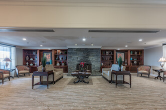 Tapestry Senior Living Moon Township in Coraopolis, PA - Foto de edificio - Lobby