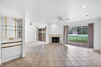 14856 Par Club Cir in Tampa, FL - Building Photo - Building Photo