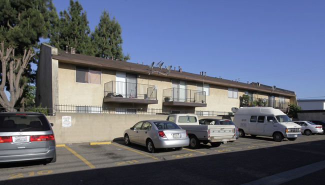 Del Ray Apartments in Anaheim, CA - Building Photo - Building Photo