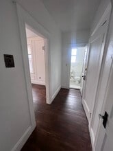 15 Dwight St, Unit 4 in Brookline, MA - Foto de edificio - Building Photo