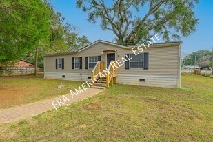 189 Benjamin St in Crestview, FL - Building Photo