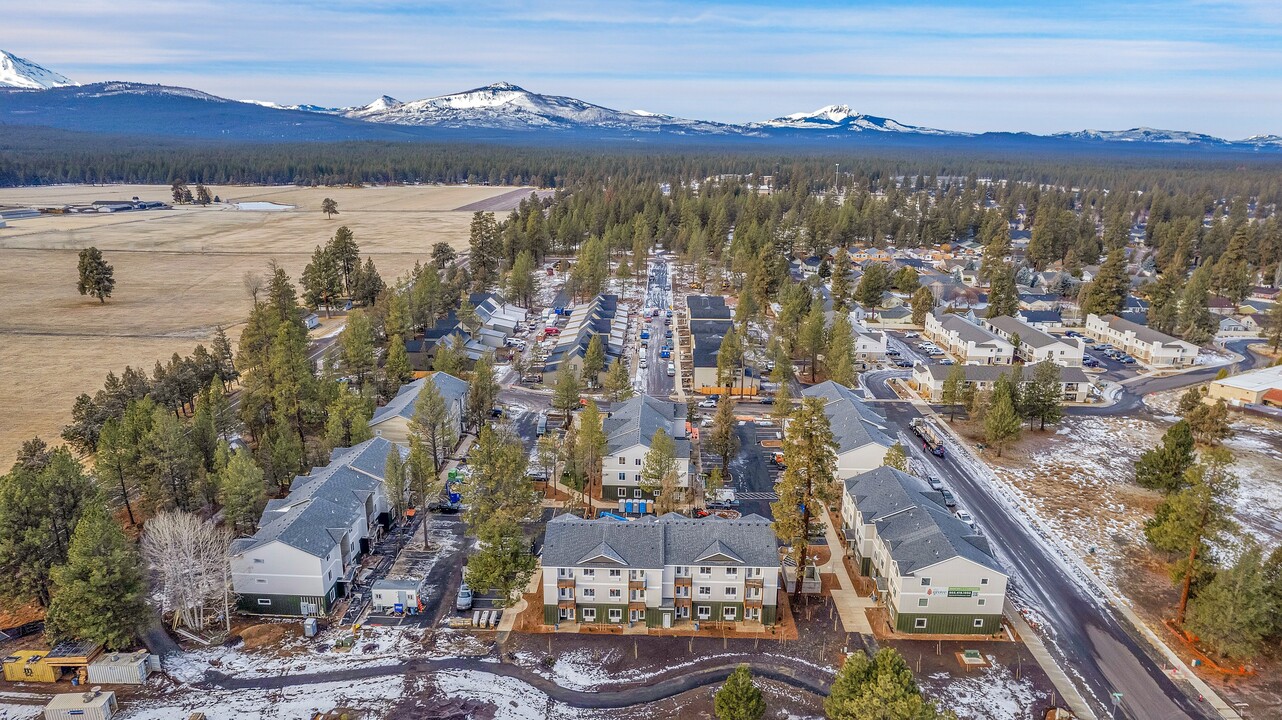 The Grove at Sunset Meadows in Sisters, OR - Building Photo
