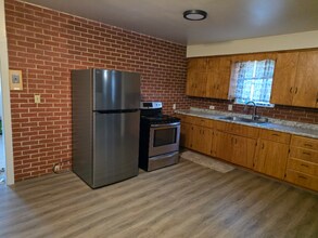 4305 Altamont Dr in Klamath Falls, OR - Foto de edificio - Building Photo