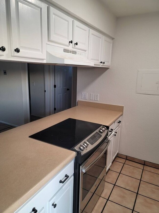 property at 926 N Belvedere Ave