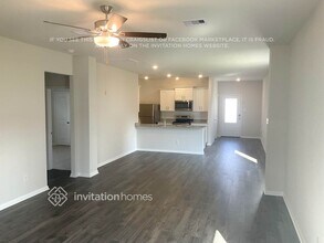 8102 Sunberry Shadow Dr in Houston, TX - Foto de edificio - Building Photo