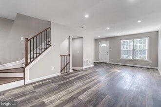 7490 Laurel Oak Ct in Springfield, VA - Building Photo - Building Photo