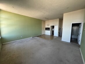 111 Center St, Unit 8 in Middleboro, MA - Building Photo - Building Photo