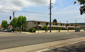 52nd Street Apartments in Long Beach, CA - Building Photo - Building Photo