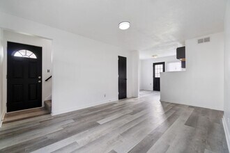 26 Midland Heights Cir in Midland, PA - Building Photo - Building Photo