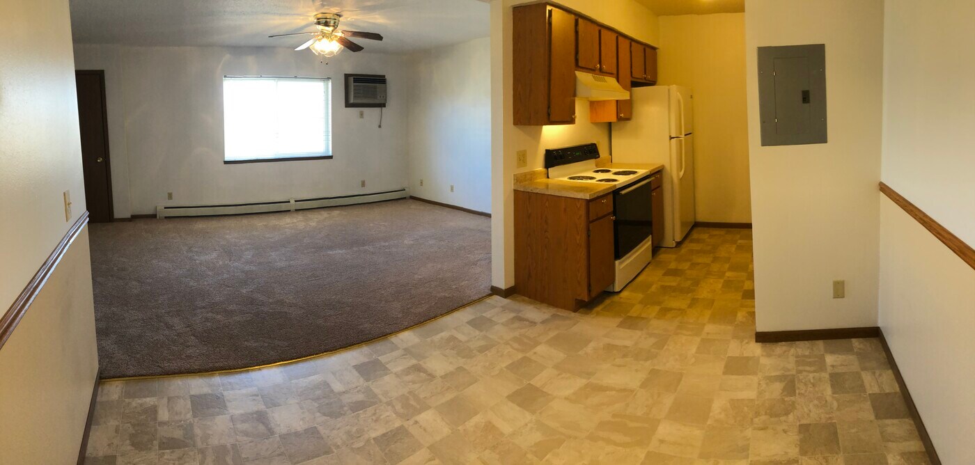 1630 Northgate Dr, Unit 3 in Ely, IA - Building Photo